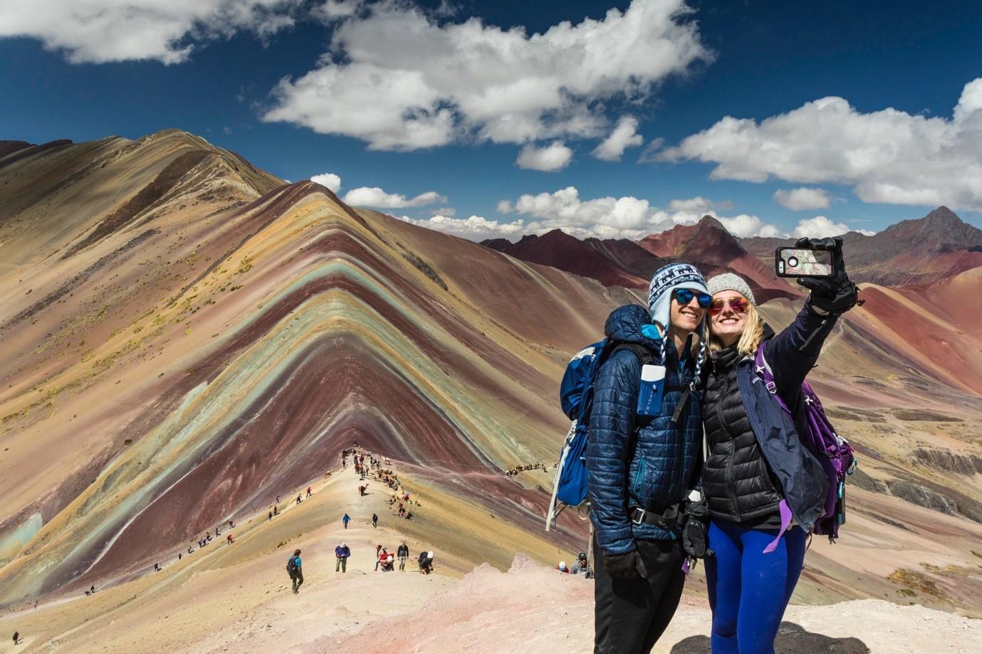 Why Is Rainbow Mountain Peru colorful? image