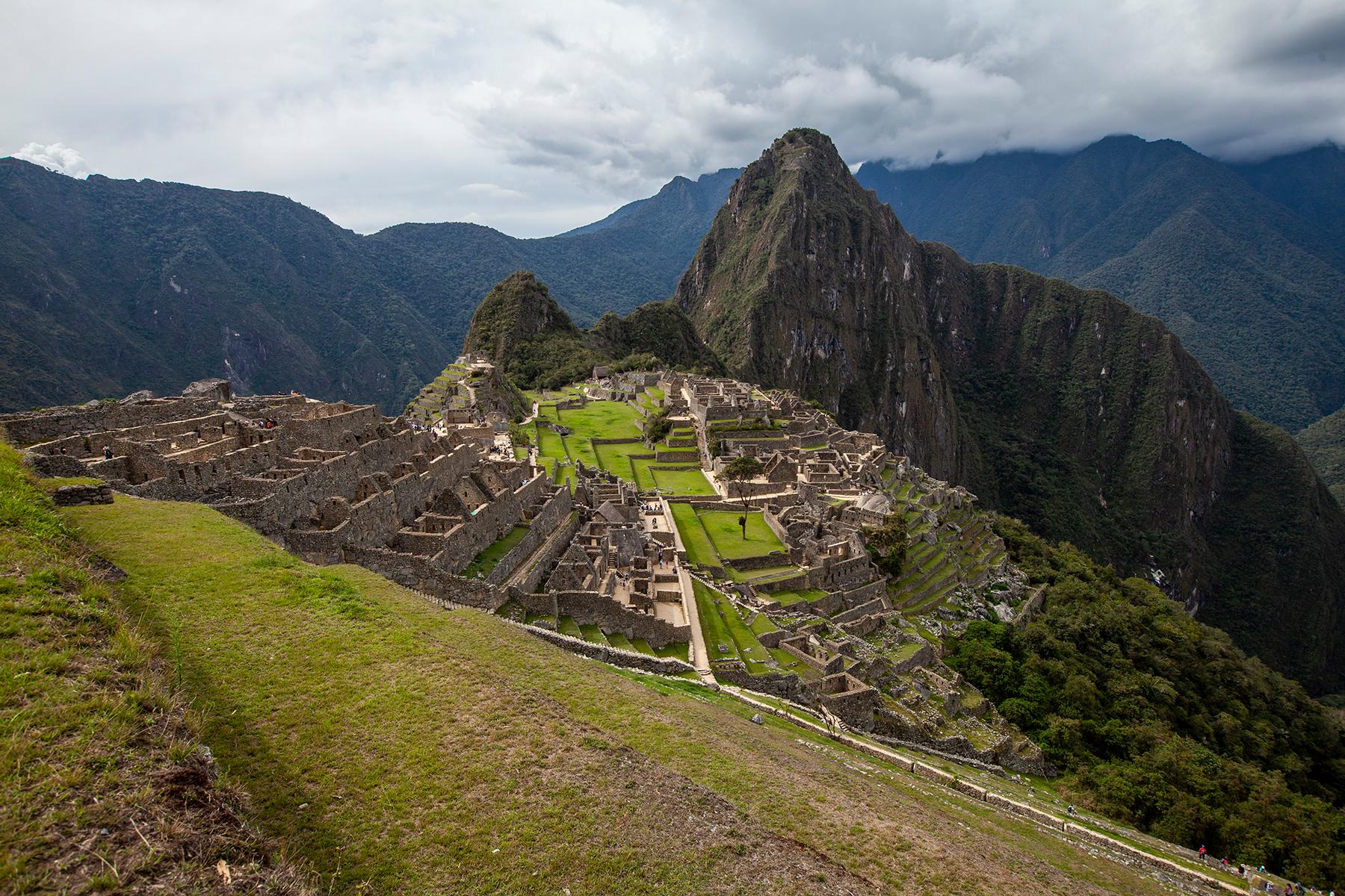 THE INCA TRAIL TO MACHU PICCHU-background image